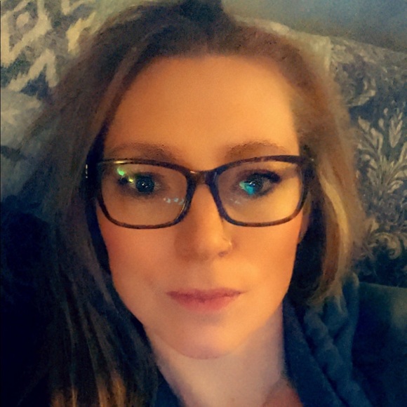 Meet your Posher, Holly - Picture 1 of 1